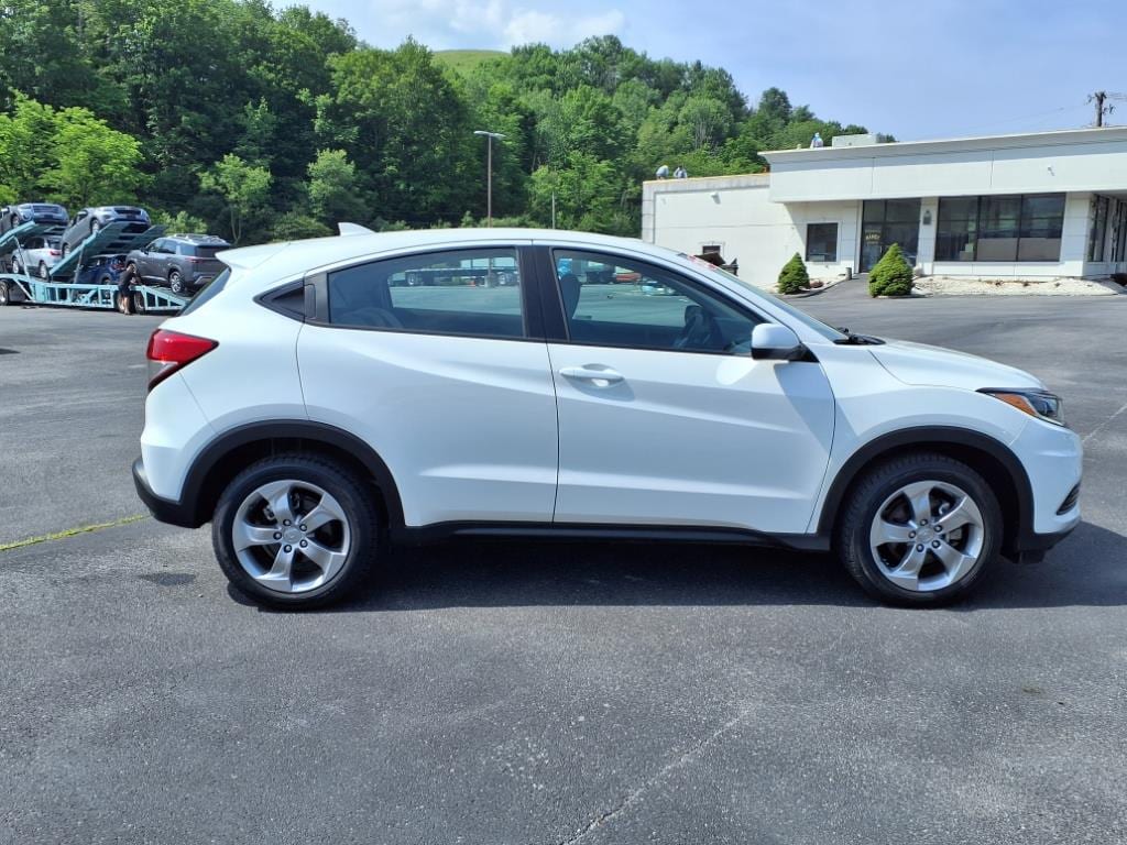 Used 2022 Honda HR-V LX with VIN 3CZRU6H32NM740824 for sale in North Tazewell, VA