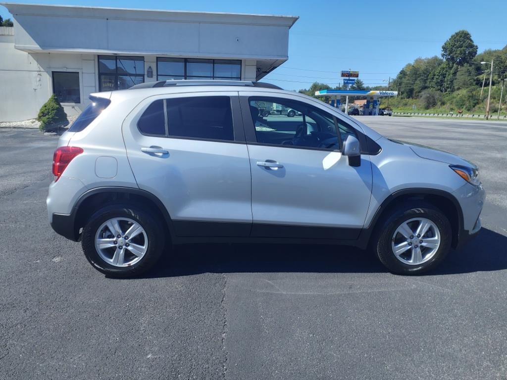 Used 2022 Chevrolet Trax LT with VIN KL7CJPSM5NB564206 for sale in North Tazewell, VA