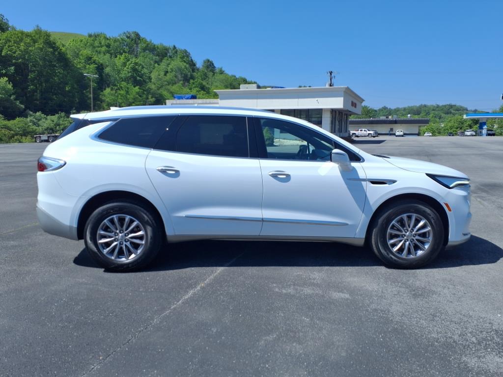 2024 Buick Enclave Premium photo 2