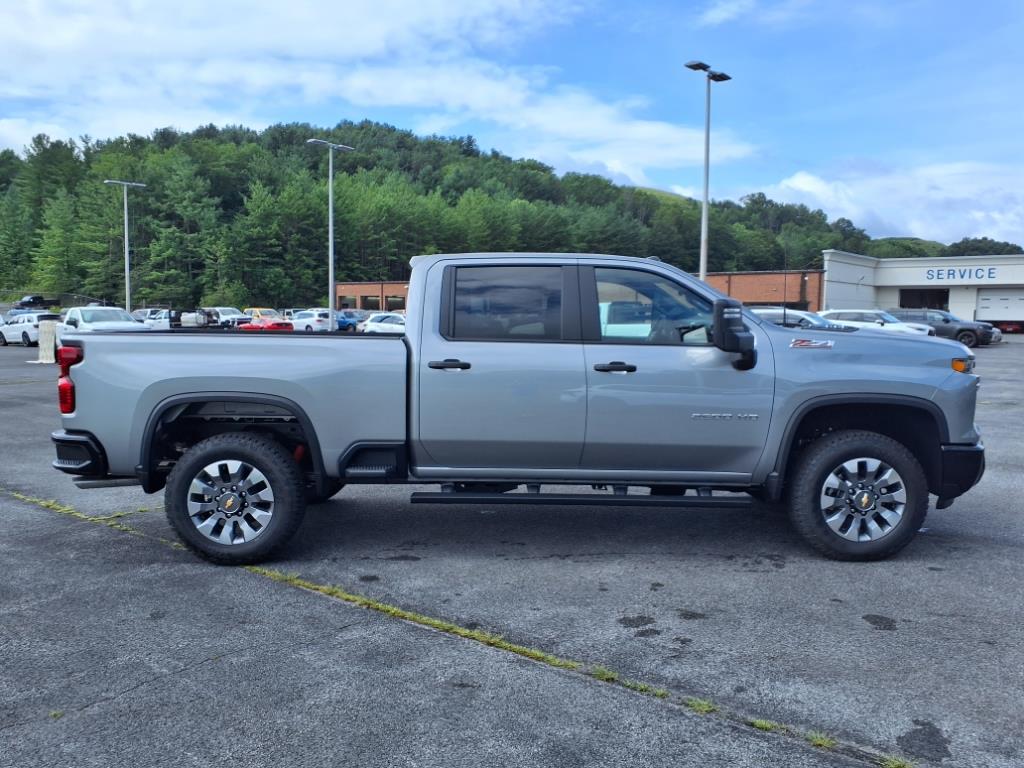 2025 Chevrolet Silverado 2500HD Custom photo 2
