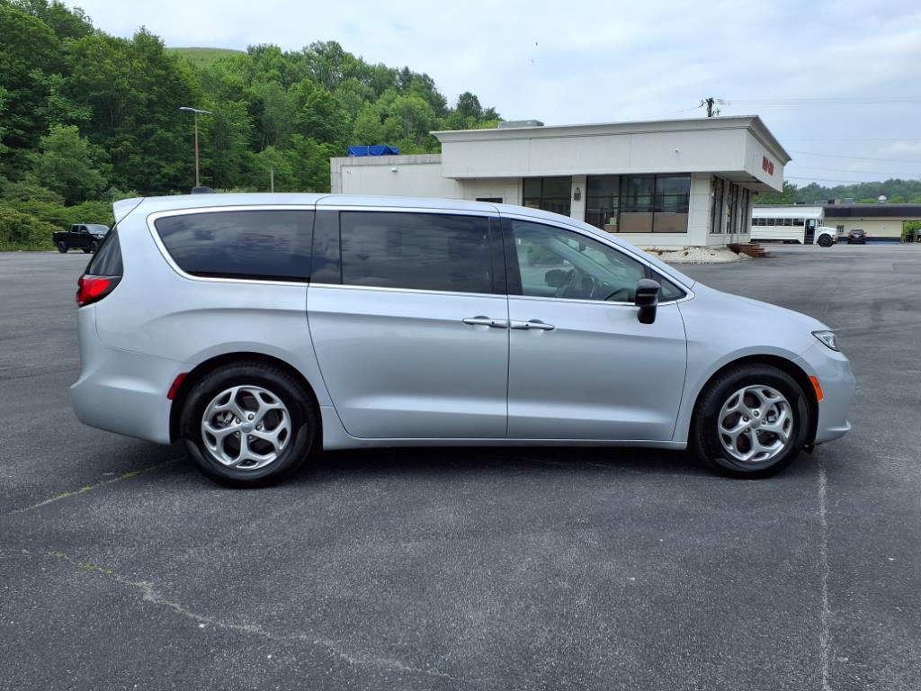 Used 2024 Chrysler Pacifica Limited with VIN 2C4RC1GG6RR128043 for sale in North Tazewell, VA