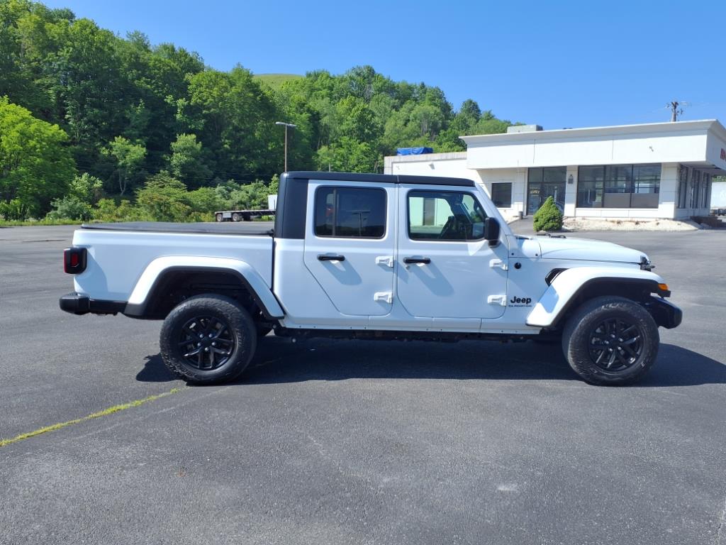 Used 2022 Jeep Gladiator California Edition with VIN 1C6HJTAGXNL123296 for sale in North Tazewell, VA