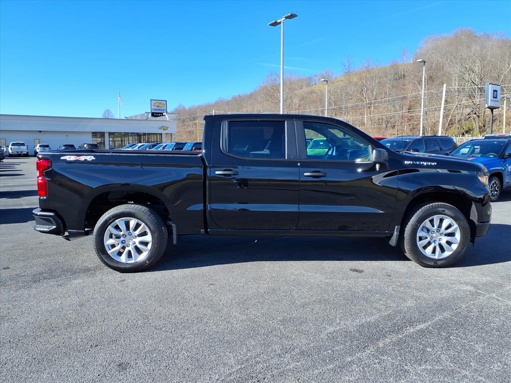 2026 Chevrolet Silverado 1500 Custom photo 2