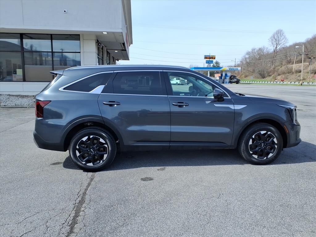 Used 2024 Kia Sorento S SUV