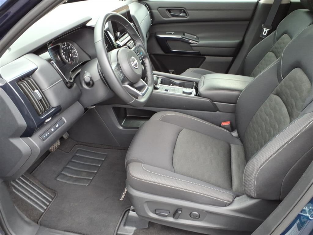 Used 2025 Nissan Pathfinder SV SUV