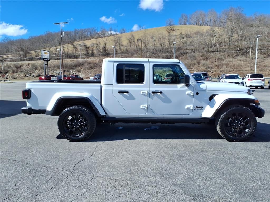 Used 2025 Jeep Gladiator Nighthawk Truck