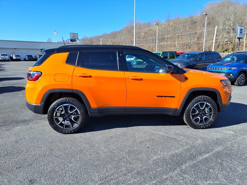 2026 Jeep Compass Trailhawk photo 2