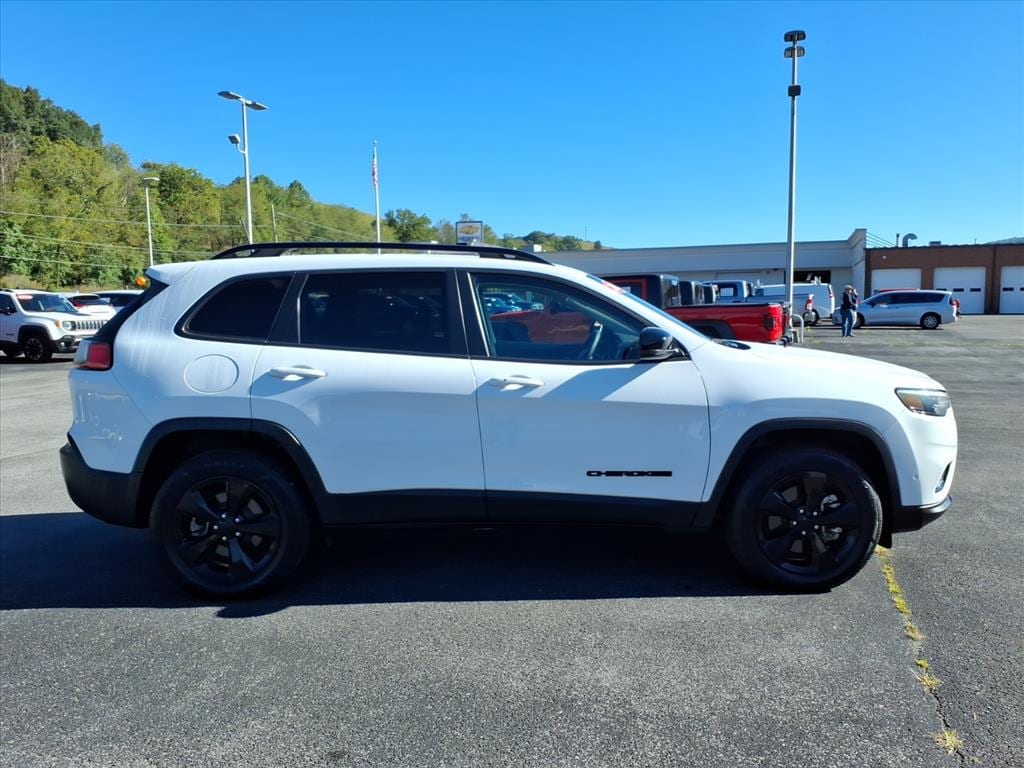 Used 2023 Jeep Cherokee Altitude SUV