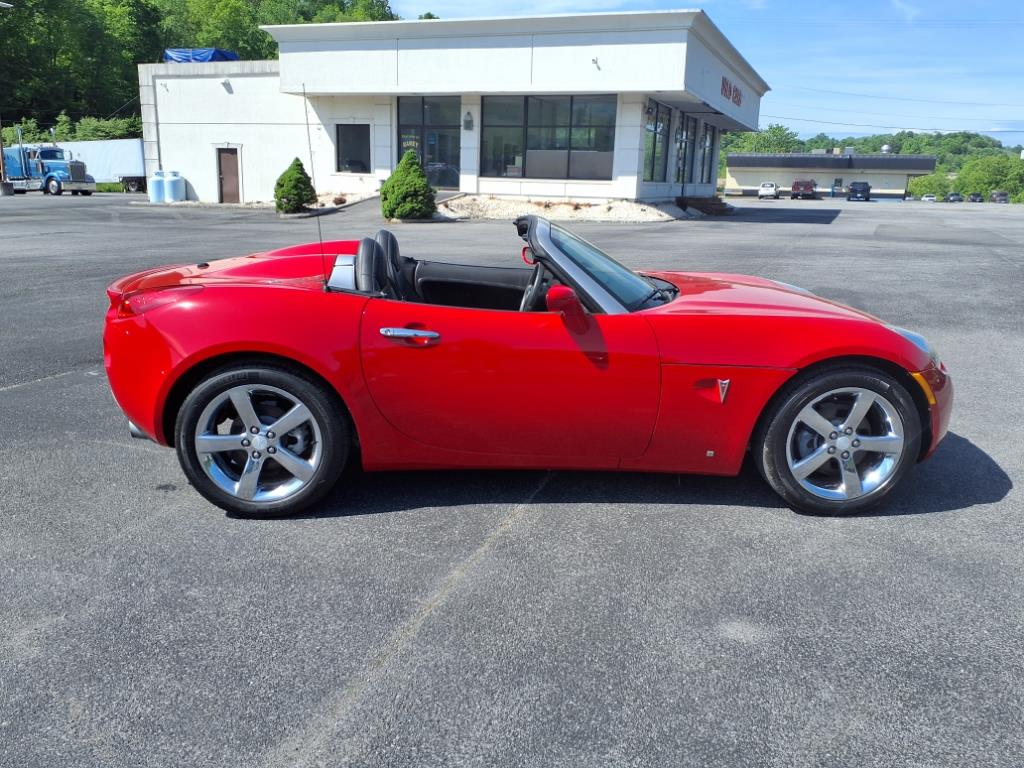 Used 2007 Pontiac Solstice Base with VIN 1G2MB35B77Y117212 for sale in North Tazewell, VA