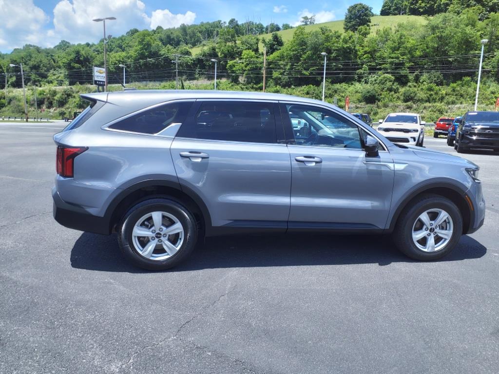 Used 2022 Kia Sorento LX with VIN 5XYRGDLC1NG126384 for sale in North Tazewell, VA