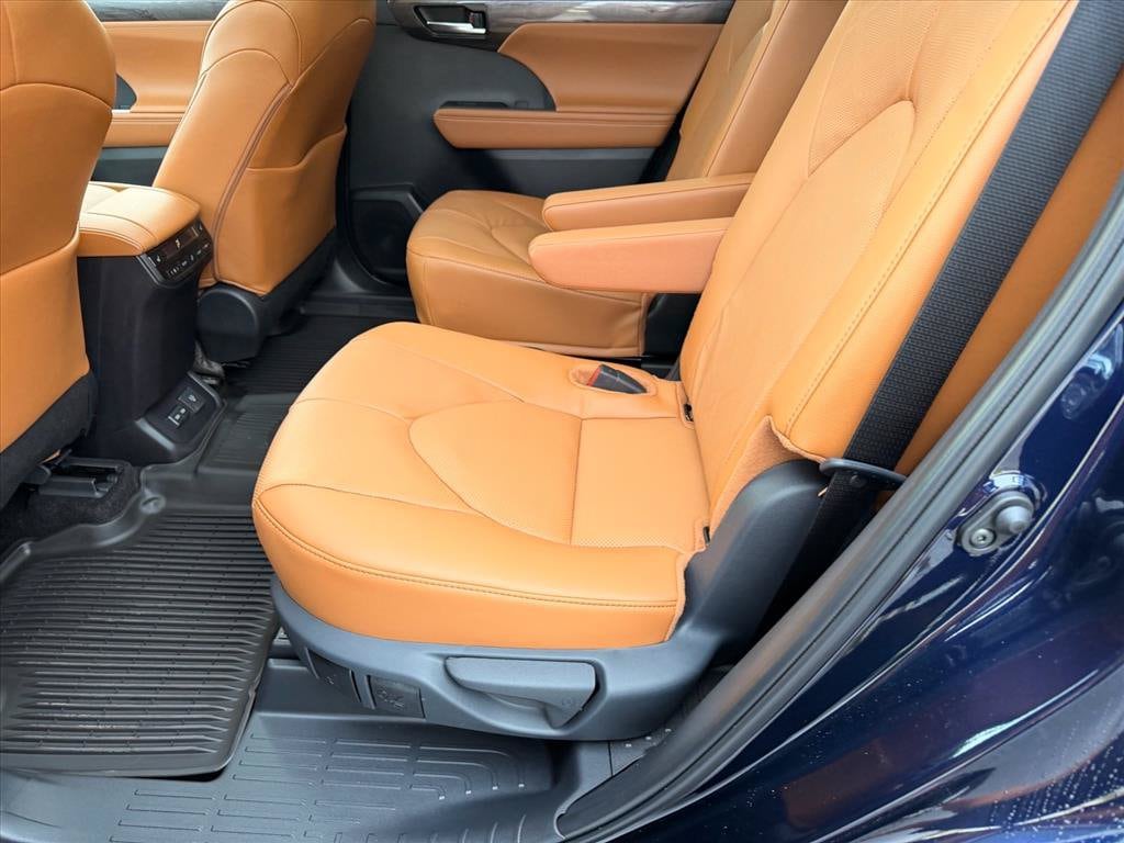 2026 Toyota Highlander Platinum - Photo 9