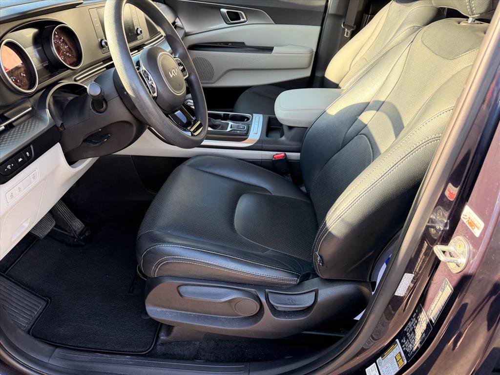 2023 Kia Carnival LX - Photo 11