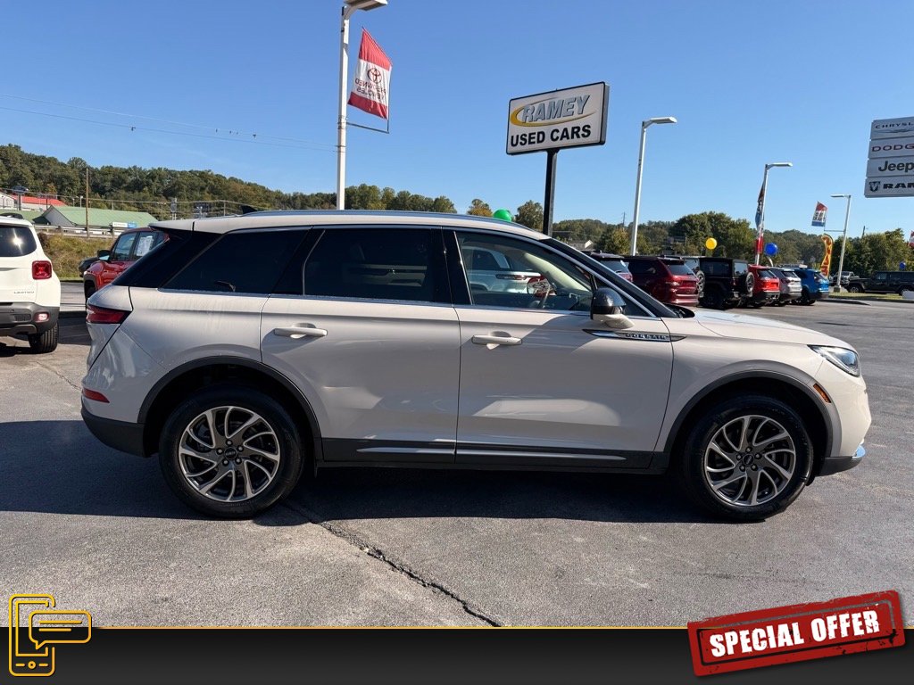 2021 Lincoln Corsair Standard photo 2