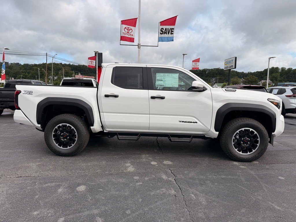 2025 Toyota Tacoma TRD Off-Road photo 2