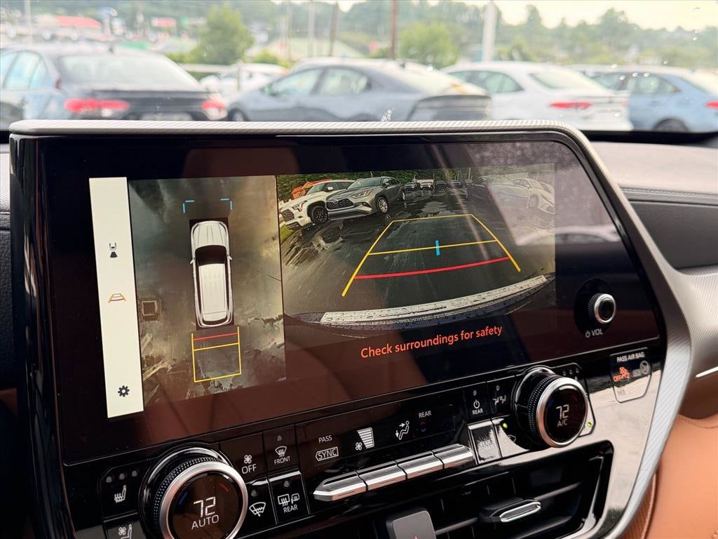 2026 Toyota Highlander Platinum - Photo 16