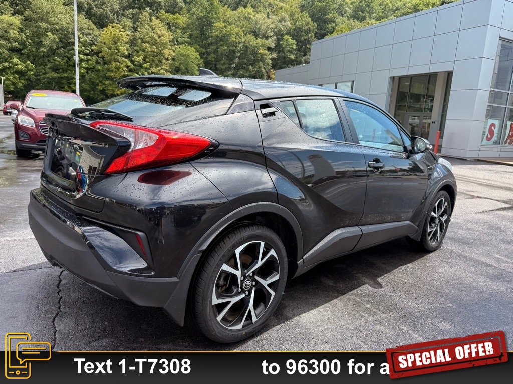 2022 Toyota C-HR XLE photo 3