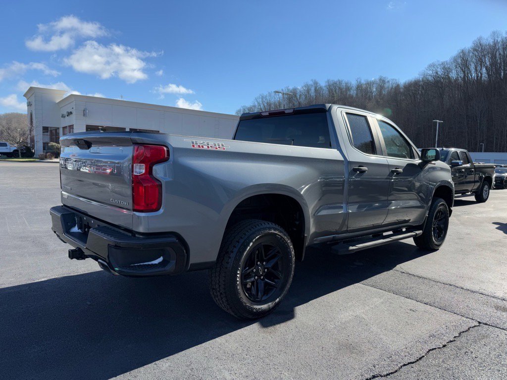 2019 Chevrolet Silverado 1500 Custom Trail Boss photo 2