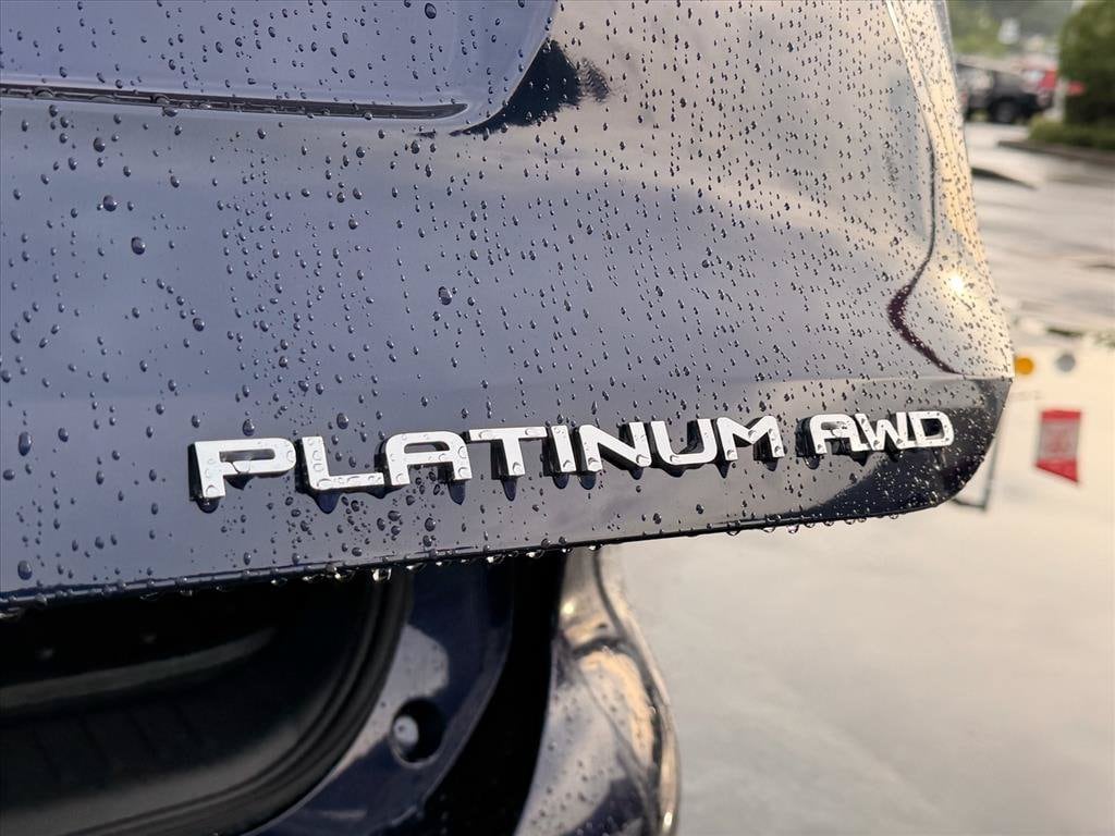 2026 Toyota Highlander Platinum - Photo 6