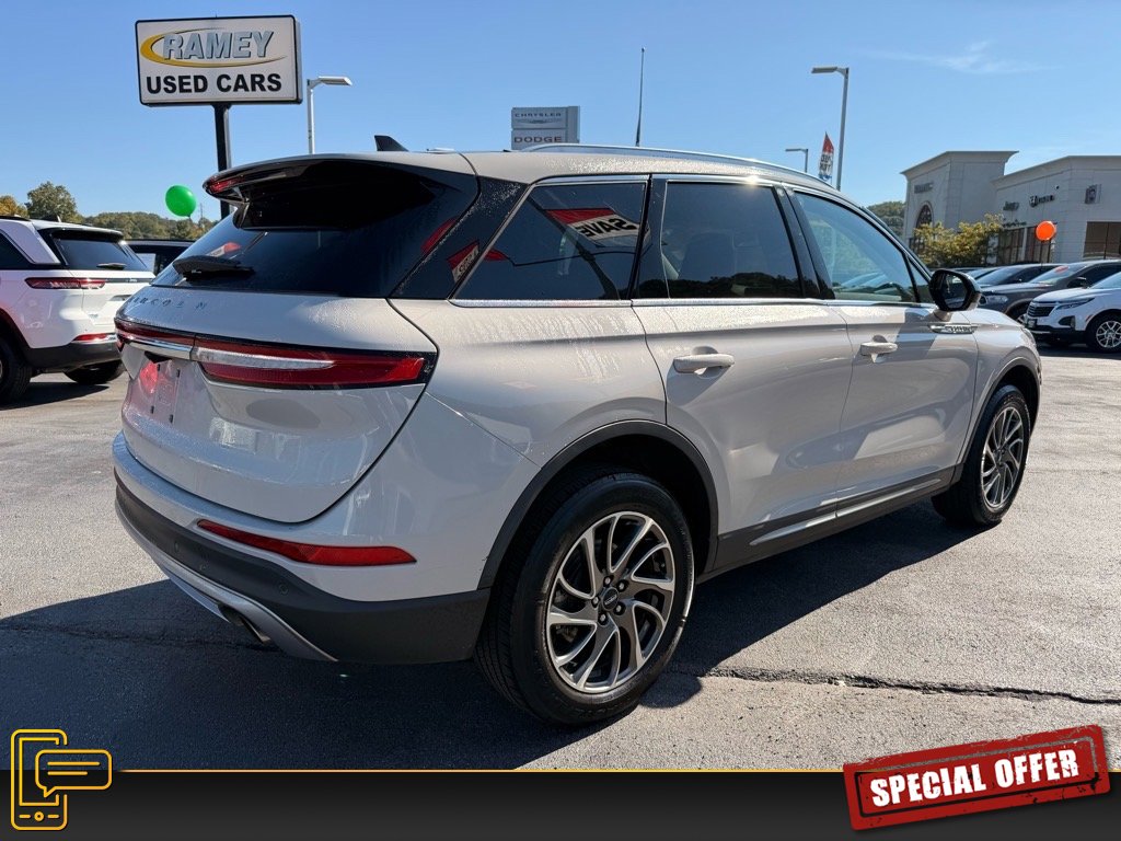 2021 Lincoln Corsair Standard photo 3