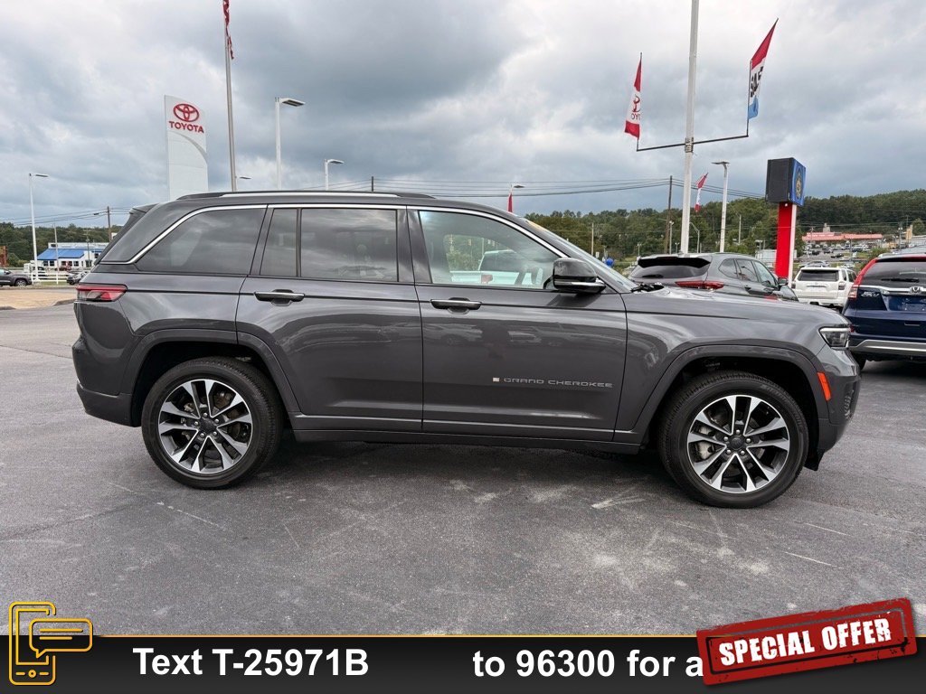 2023 Jeep Grand Cherokee Overland photo 2