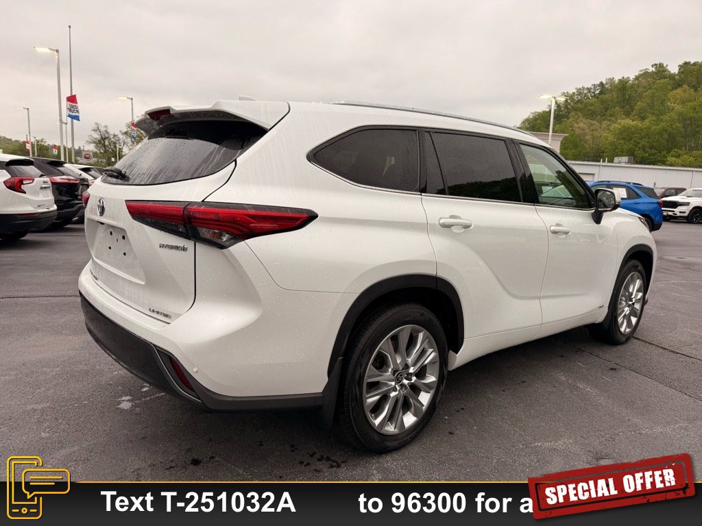 2022 Toyota Highlander Hybrid Limited photo 3