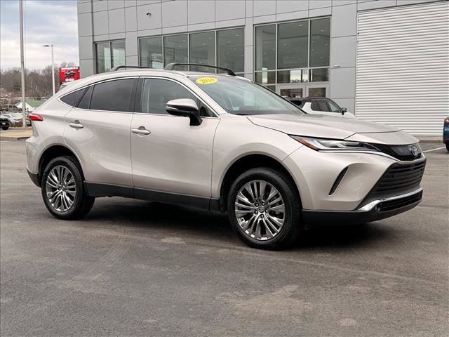 2024 Toyota Venza XLE's photo