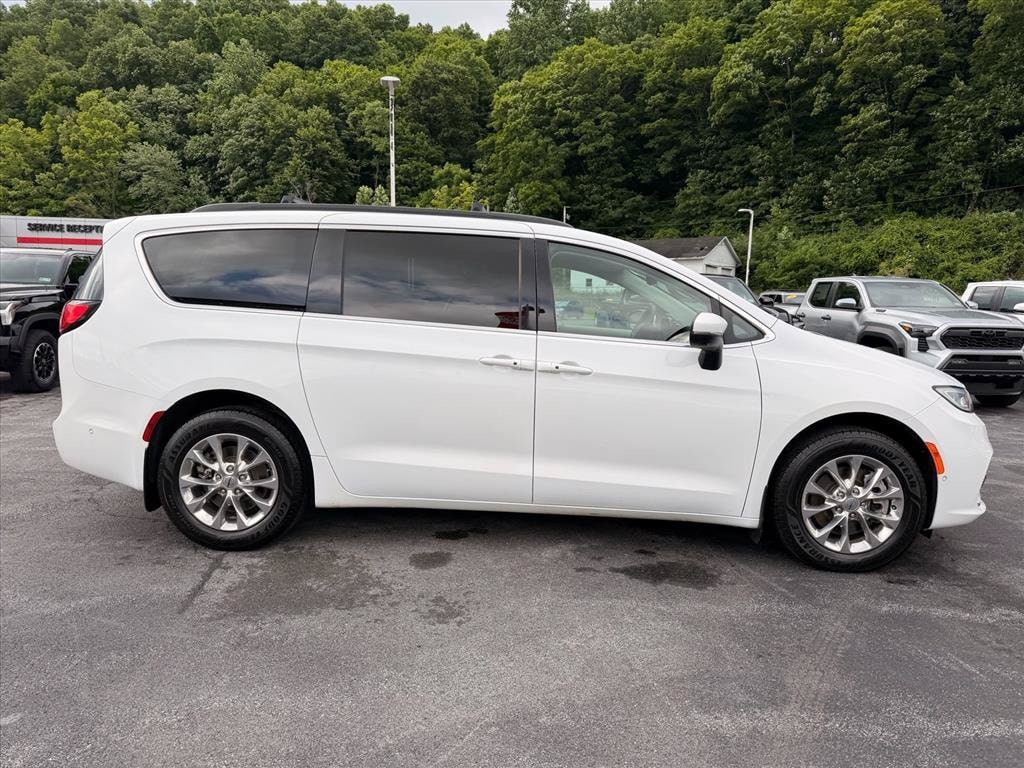 Used 2023 Chrysler Pacifica Touring L AWD Touring L Mini-Van