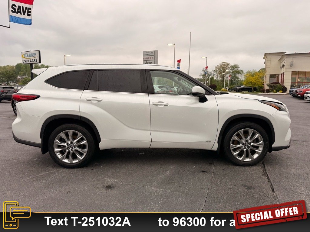 2022 Toyota Highlander Hybrid Limited photo 2