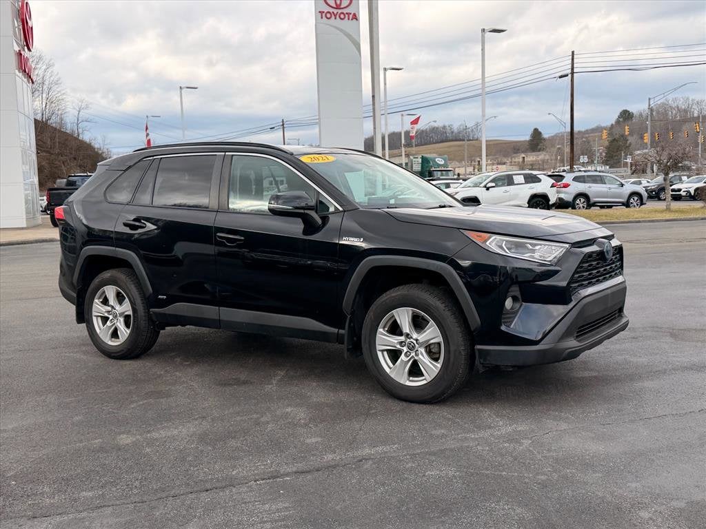 2021 Toyota RAV4 XLE's photo