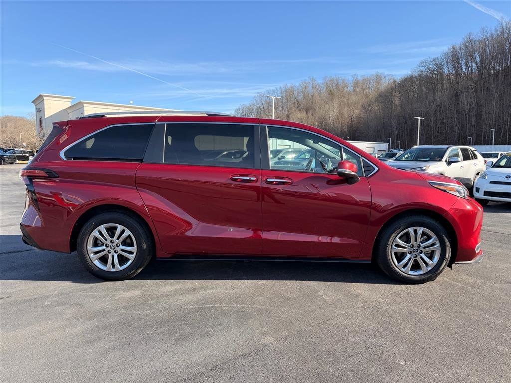 Used 2023 Toyota Sienna Platinum 7-Passenger AWD Platinum 7-Passenger Mini-Van