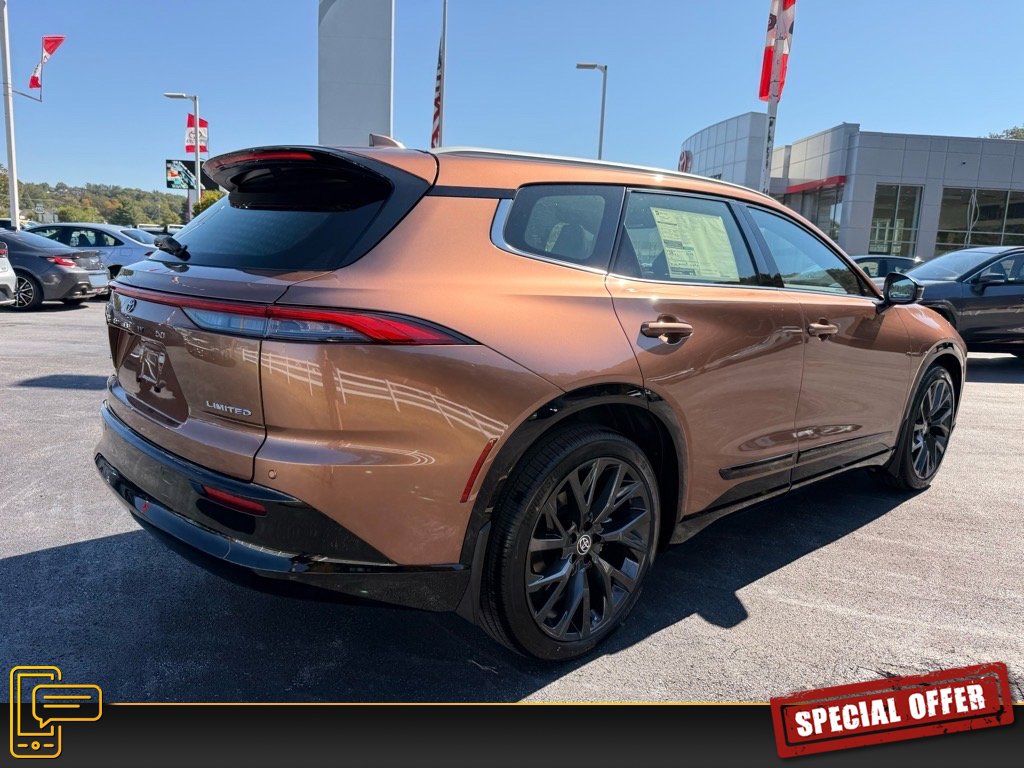 2025 Toyota Crown Signia Limited photo 3