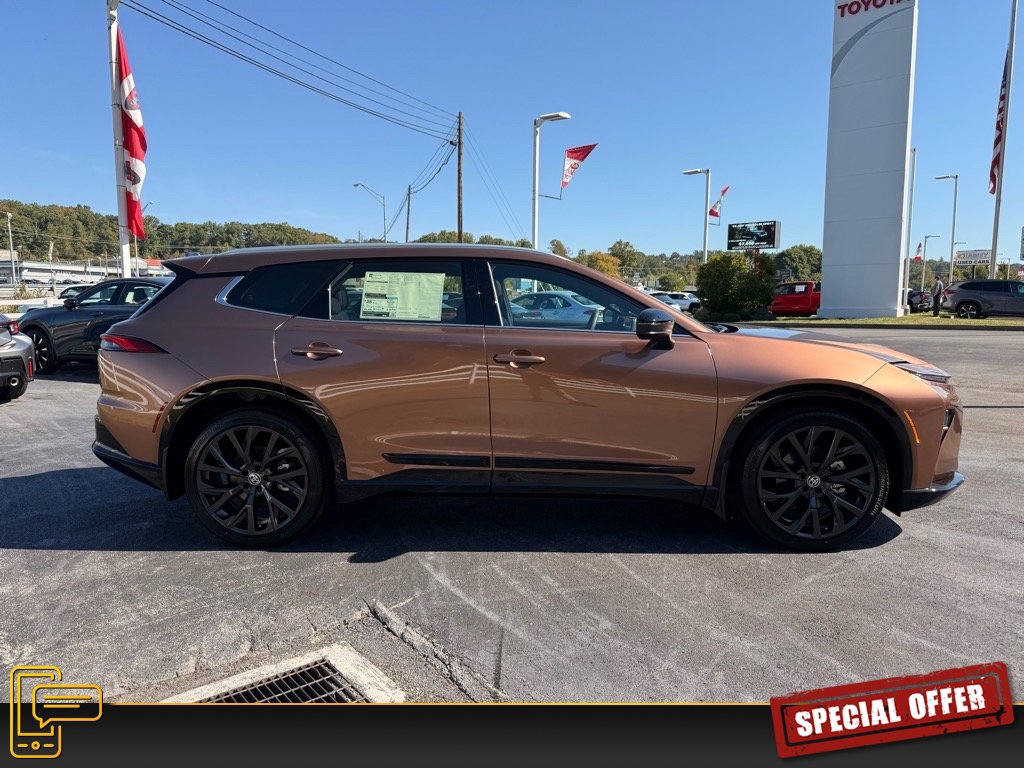 2025 Toyota Crown Signia Limited photo 2