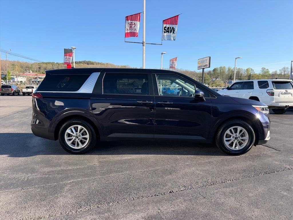 2023 Kia Carnival LX - Photo 3