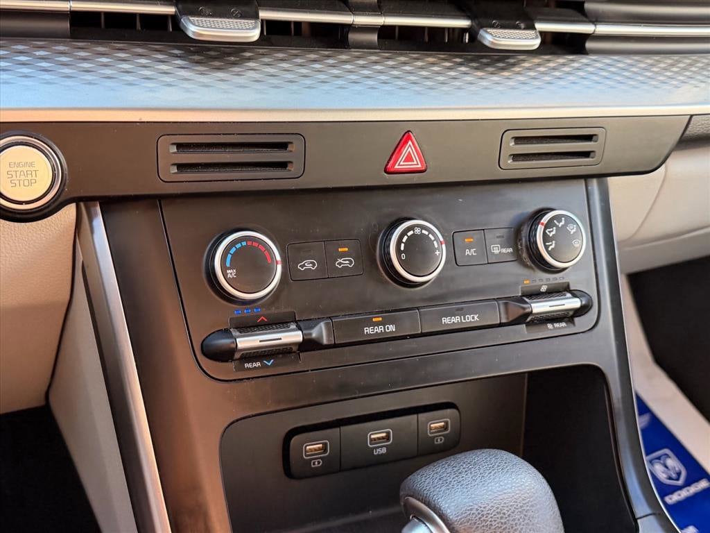 2023 Kia Carnival LX - Photo 19
