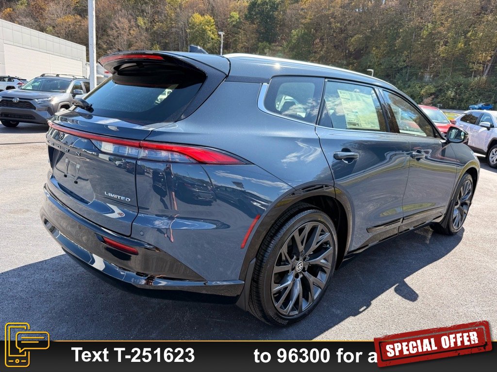 2025 Toyota Crown Signia Limited photo 3