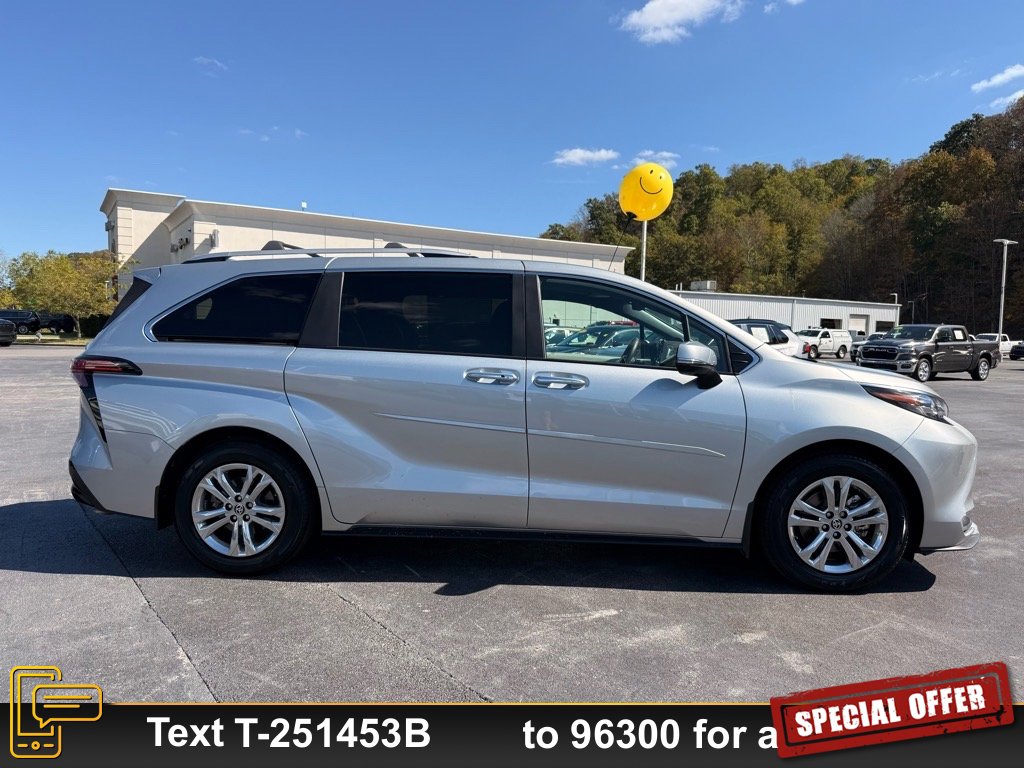 2024 Toyota Sienna Platinum photo 2