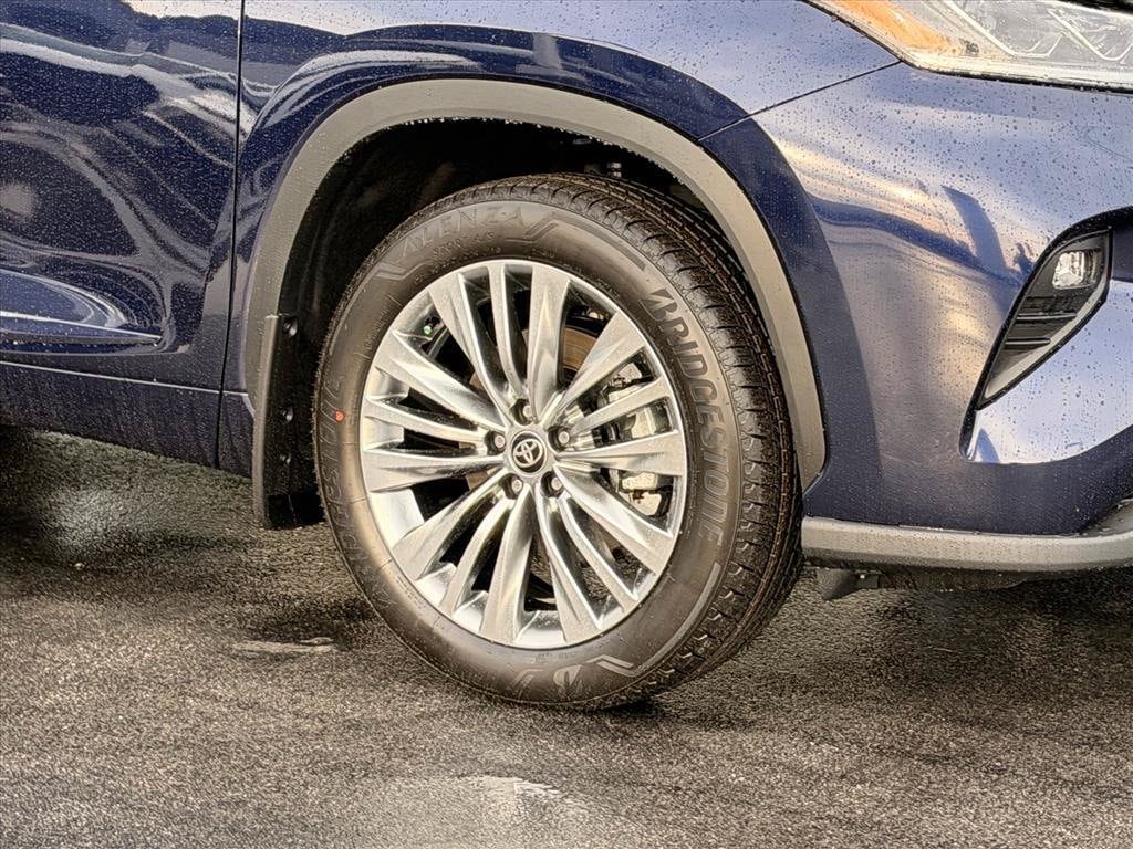 2026 Toyota Highlander Platinum - Photo 18
