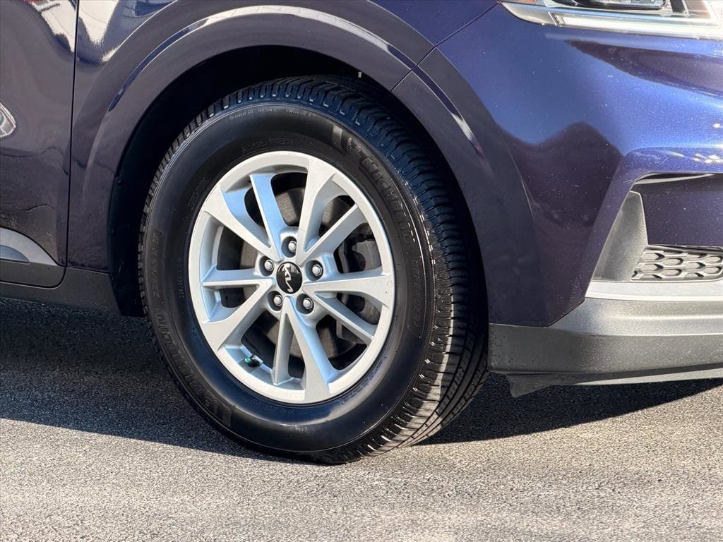 2023 Kia Carnival LX - Photo 23
