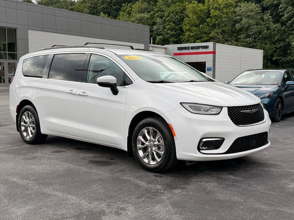 2023 Chrysler Pacifica AWD Touring L Mini-Van 