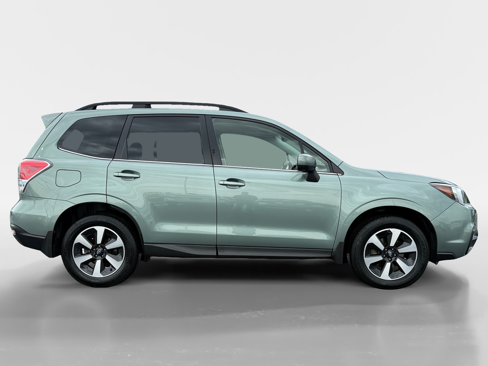 Used 2018 Subaru Forester Limited with VIN JF2SJAJC2JH520077 for sale in Detroit Lakes, Minnesota