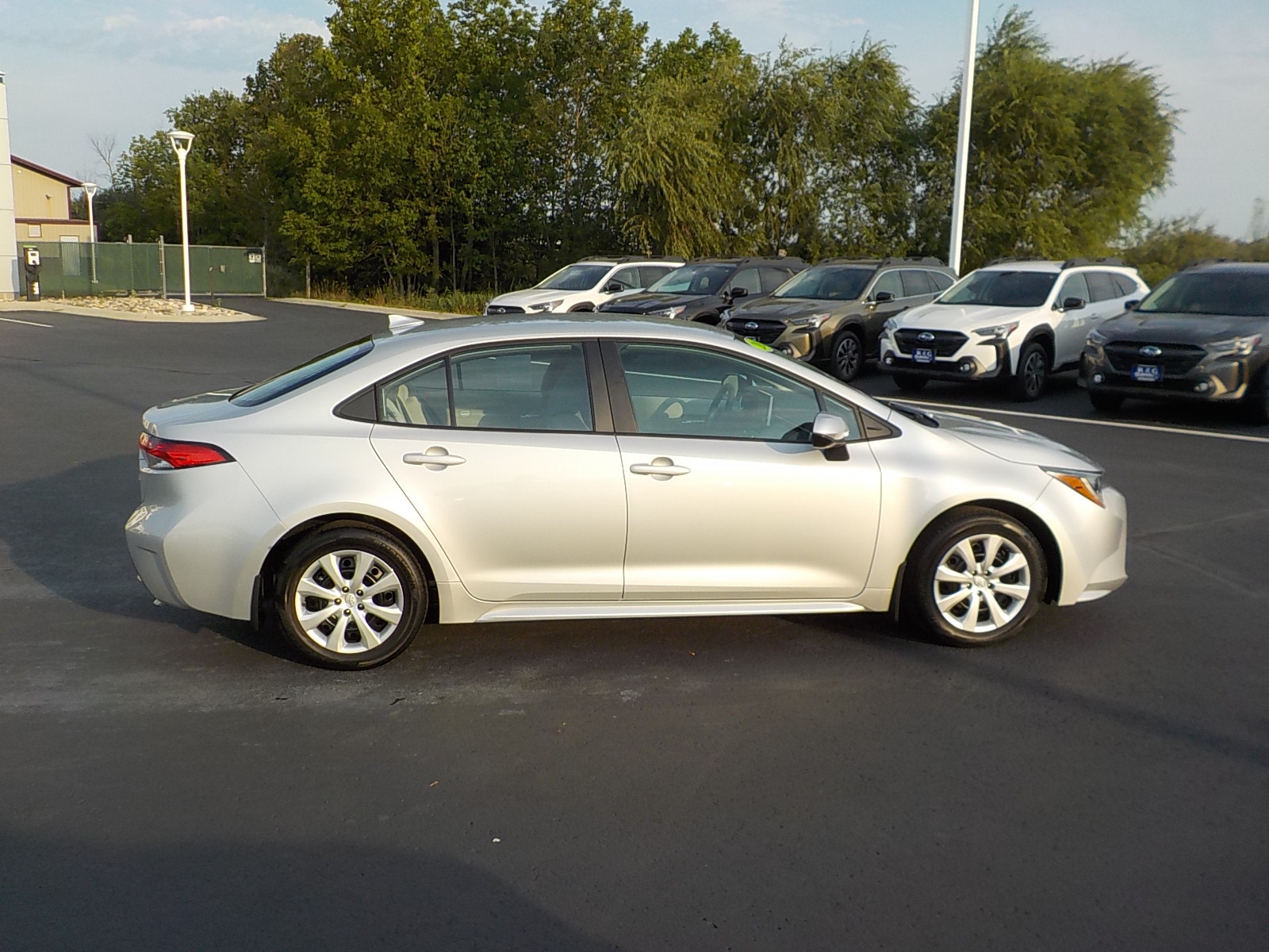 Used 2021 Toyota Corolla LE with VIN 5YFEPMAE5MP253040 for sale in Detroit Lakes, Minnesota