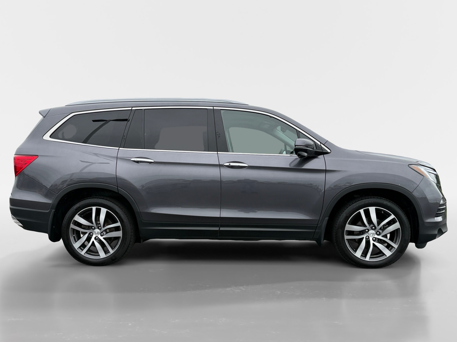 Used 2017 Honda Pilot Touring with VIN 5FNYF6H91HB085497 for sale in Detroit Lakes, Minnesota