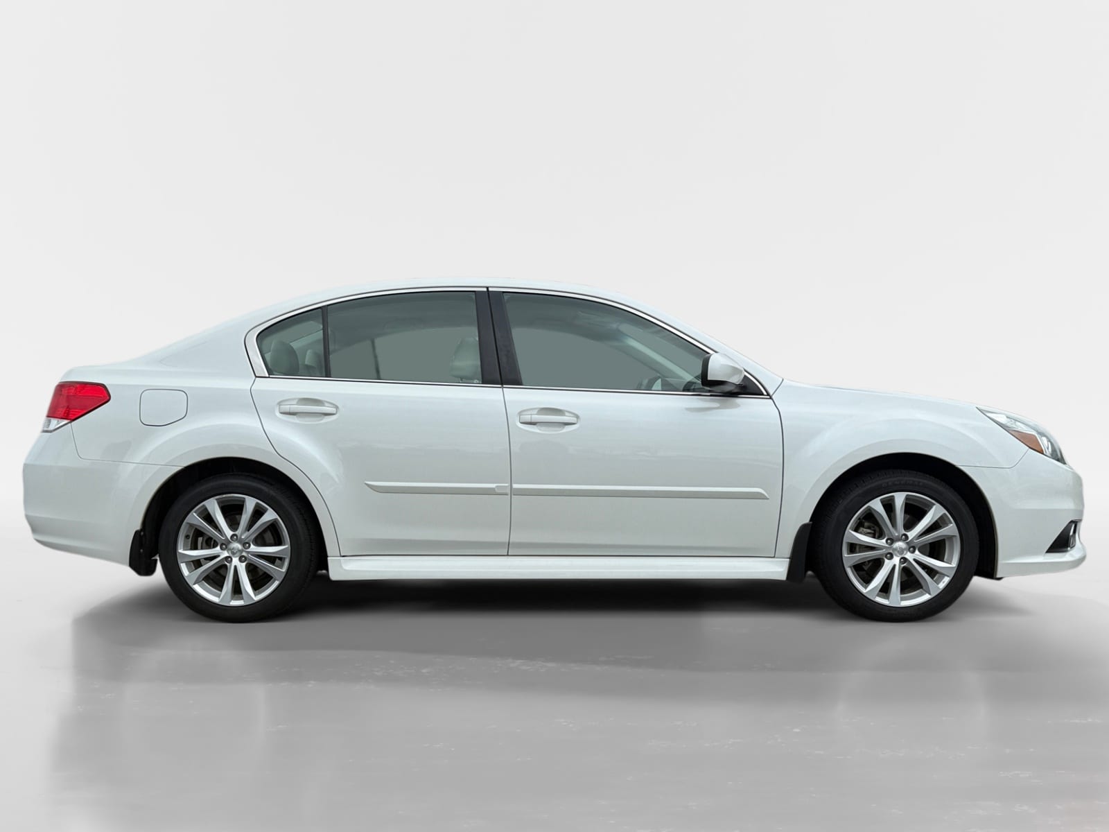 Used 2014 Subaru Legacy 2.5i Limited with VIN 4S3BMCK62E3012947 for sale in Detroit Lakes, Minnesota
