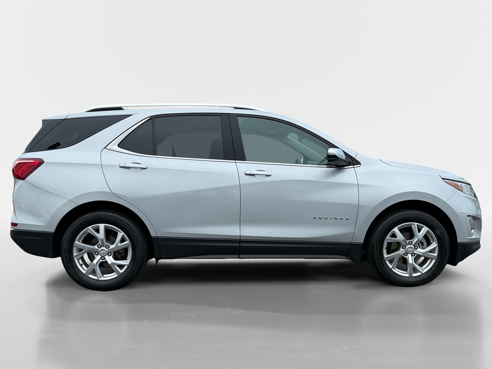 Used 2020 Chevrolet Equinox Premier with VIN 2GNAXXEV0L6130537 for sale in Detroit Lakes, Minnesota