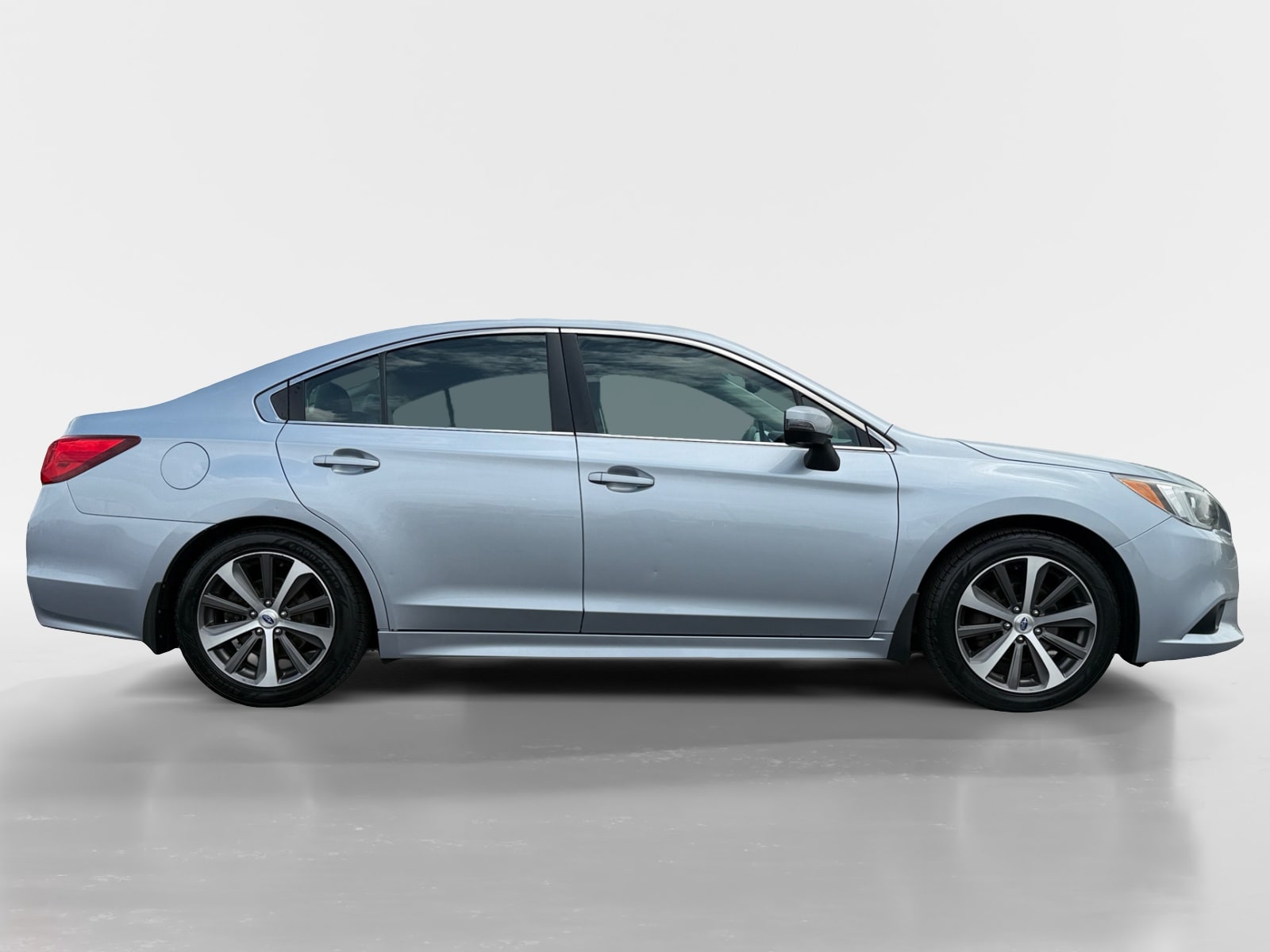 Used 2016 Subaru Legacy 2.5i Limited with VIN 4S3BNBN63G3004314 for sale in Detroit Lakes, Minnesota