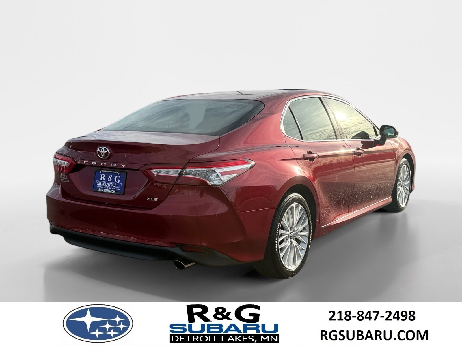 2018 Toyota Camry XLE photo 2