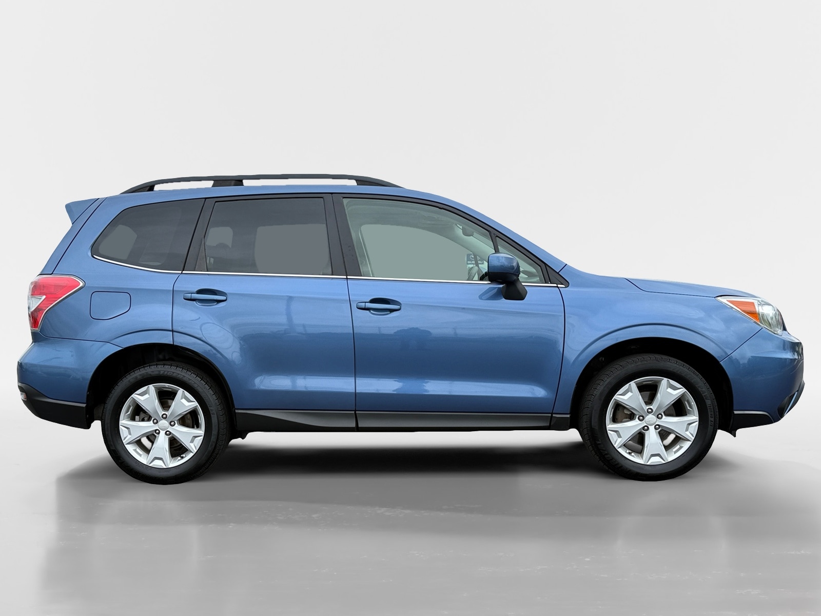 Used 2016 Subaru Forester i Limited with VIN JF2SJAHC1GH533689 for sale in Detroit Lakes, Minnesota