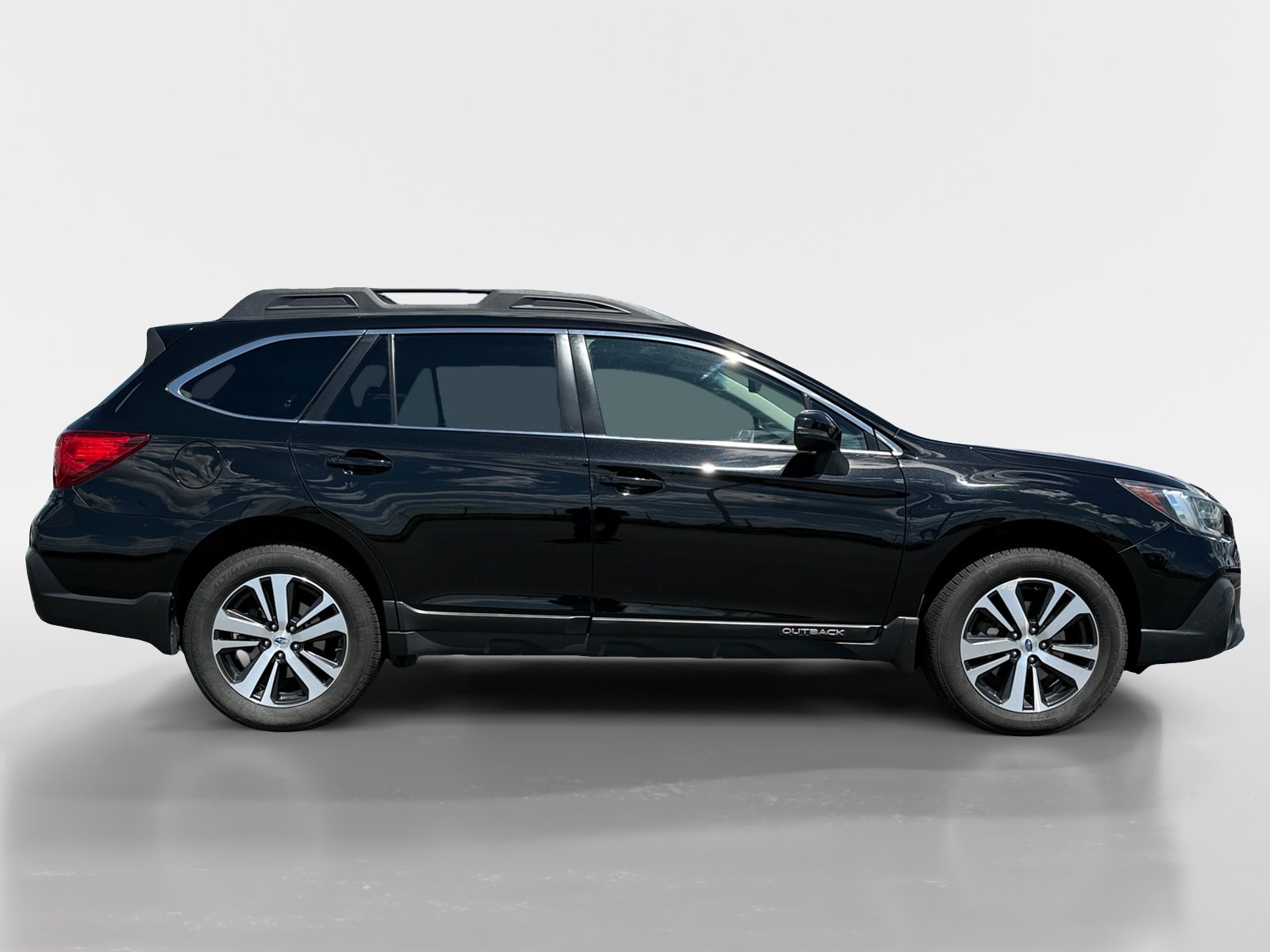 Used 2018 Subaru Outback Limited with VIN 4S4BSANC9J3342733 for sale in Detroit Lakes, Minnesota