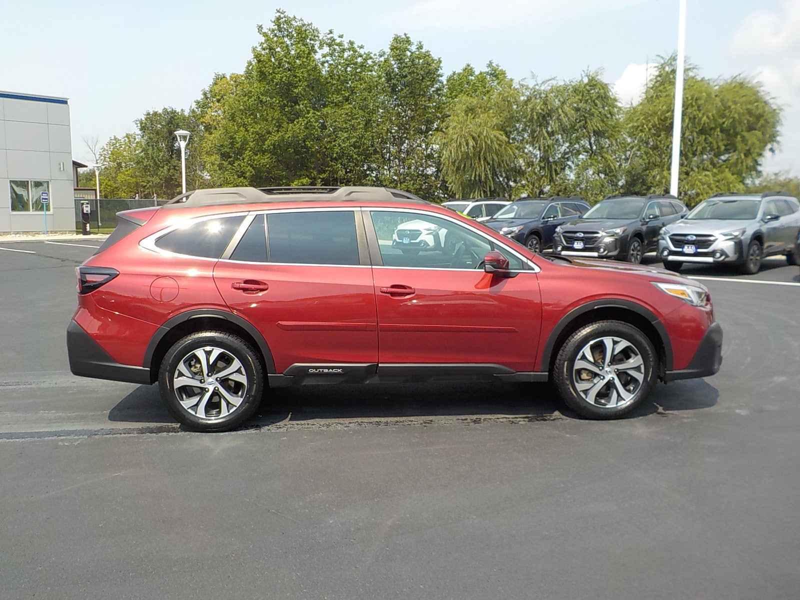 Used 2022 Subaru Outback Limited with VIN 4S4BTAMC2N3111810 for sale in Detroit Lakes, Minnesota