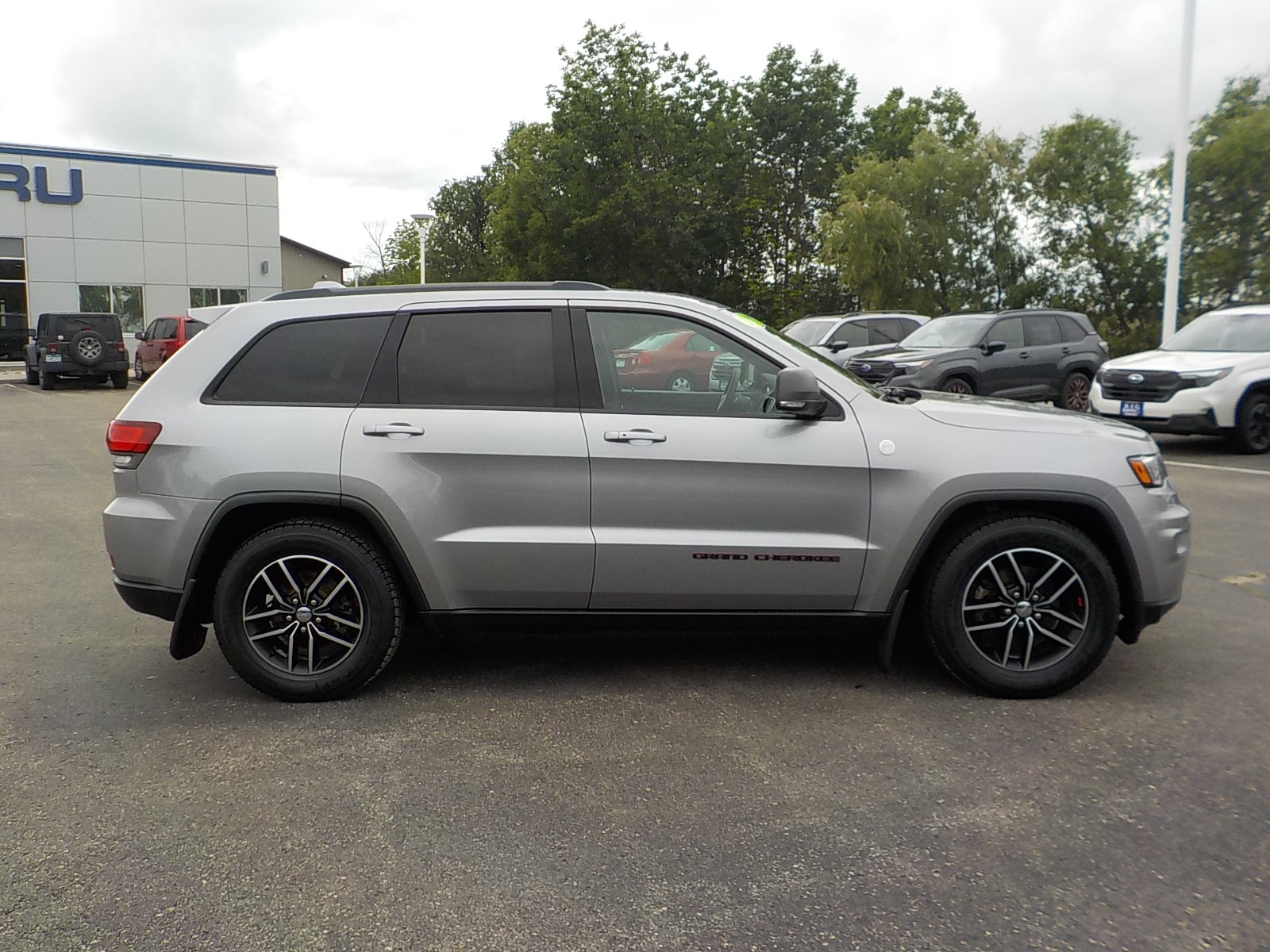 Used 2017 Jeep Grand Cherokee Trailhawk with VIN 1C4RJFLG4HC688580 for sale in Detroit Lakes, Minnesota